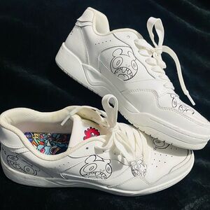 Skechers White Athletic Shoes Retro Design